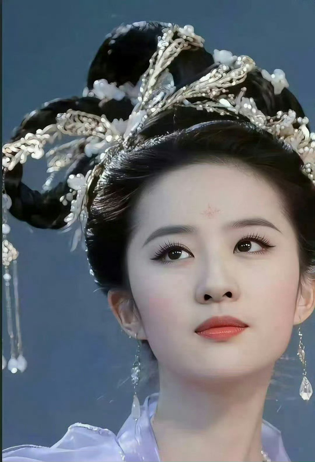 刘亦菲的嫦娥真是绝了，和86版西游记中的嫦娥不相上下