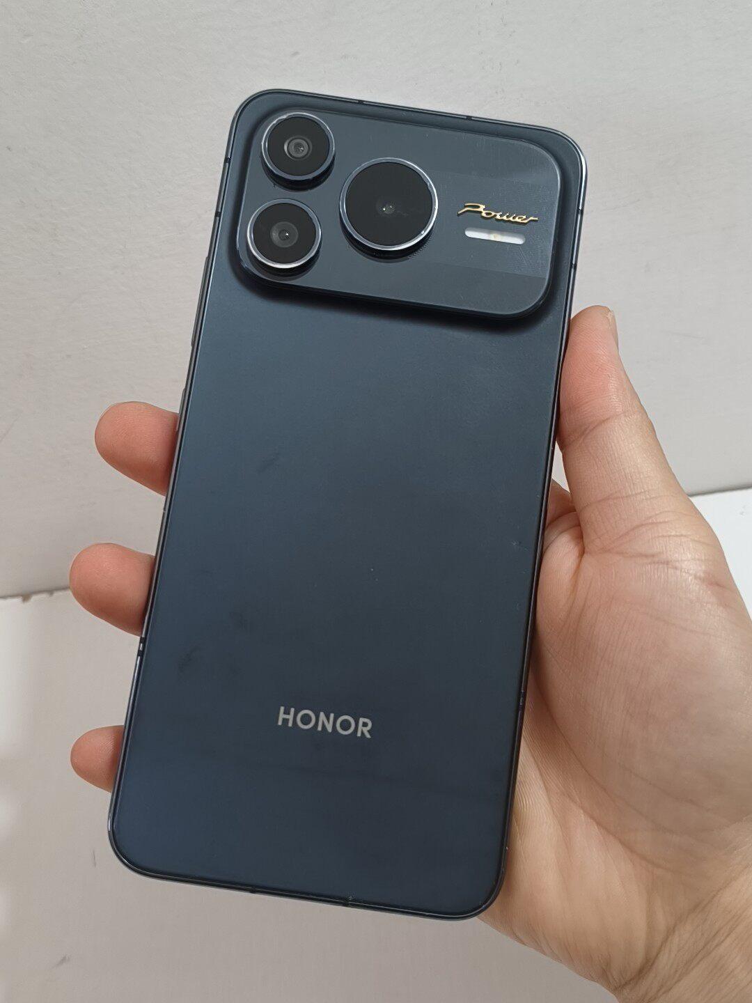 用荣耀Power2几个月了，说点最真实的使用感受。最绝的就是续航，1008