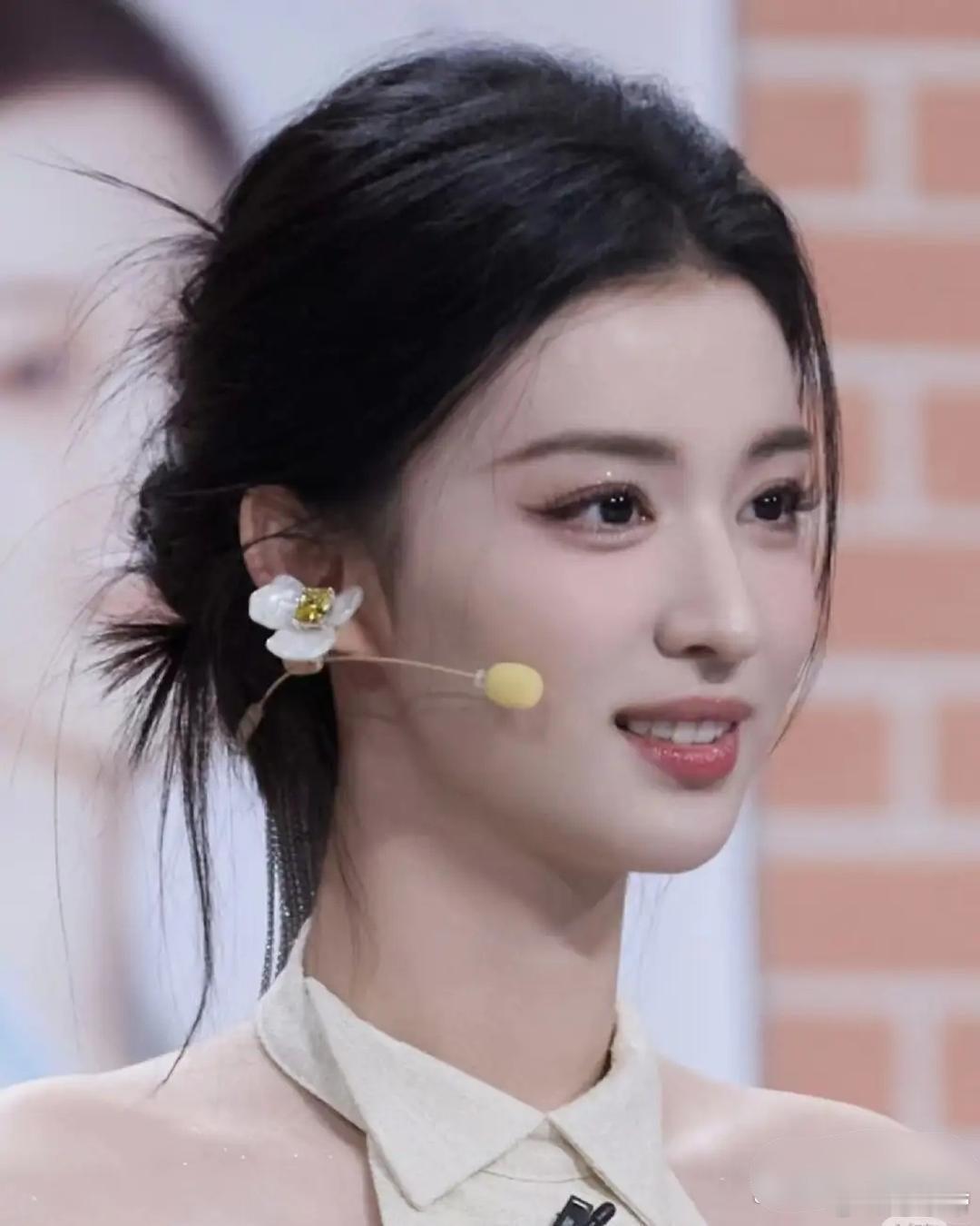 王楚然好奇怪，有时候出来能美人家一大跳，有时候又挺显老的