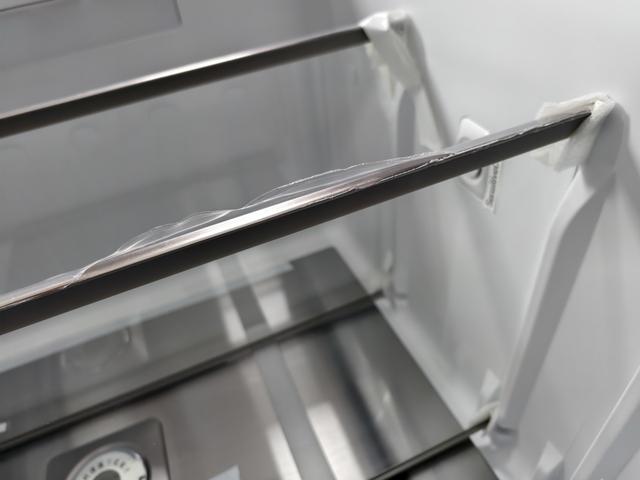 新买冰箱隔板“带刺” 更换无果退货被拒