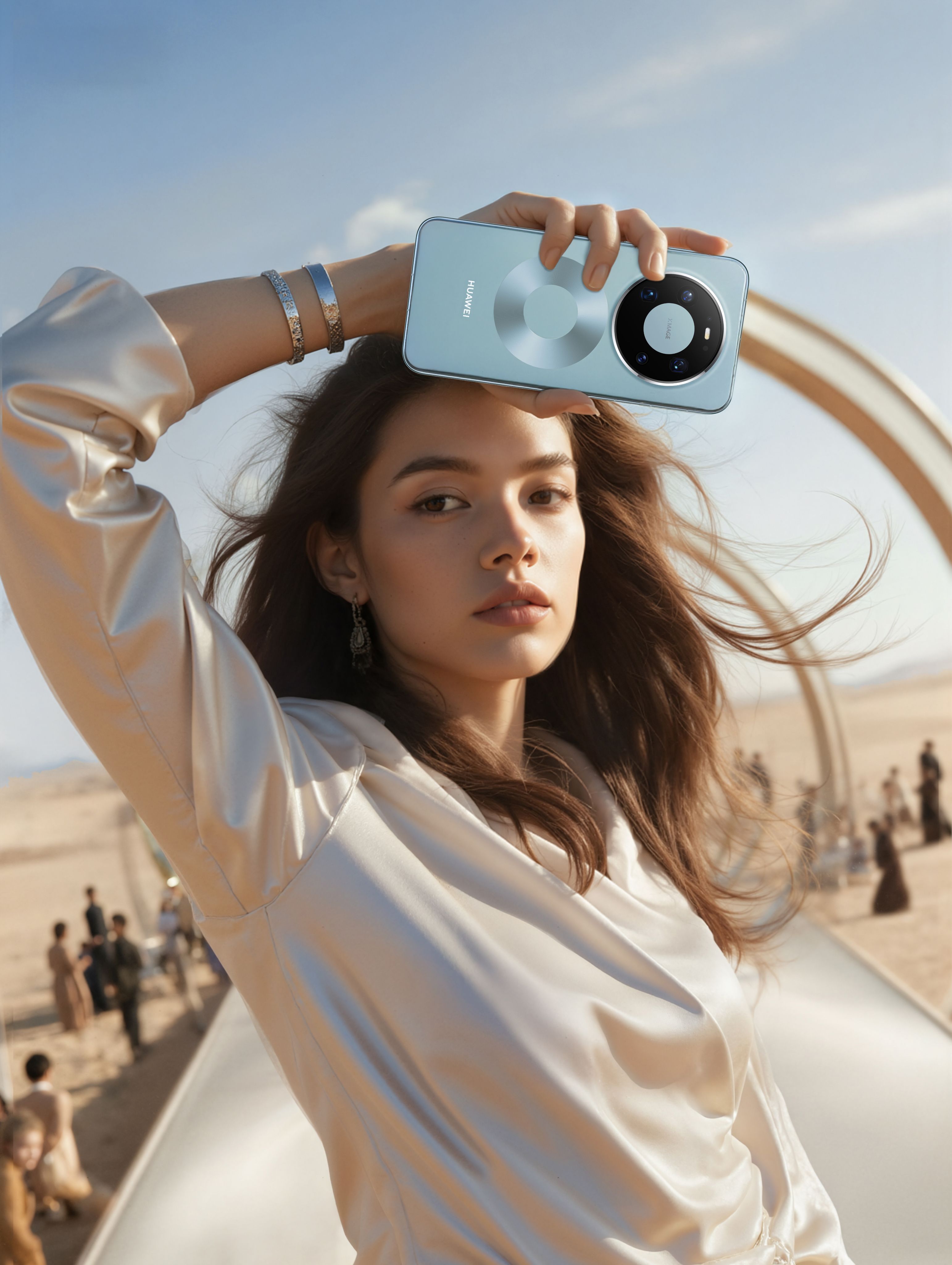 扒了半天外观图，发现这个直屏不简单，大概率是2.5D边缘。正面观感柔和，配上窄边