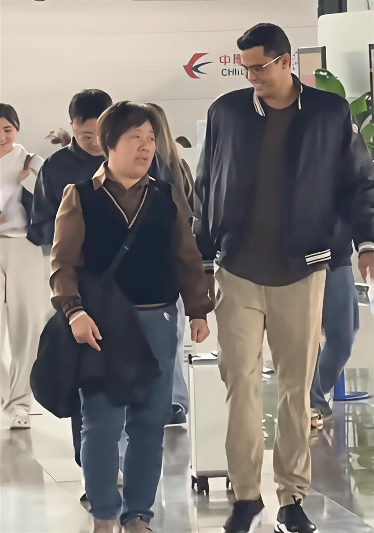 上海阿姨太暖心！陪伴申花外援十年胜家人上海申花这些年的外援来来去去，每个远