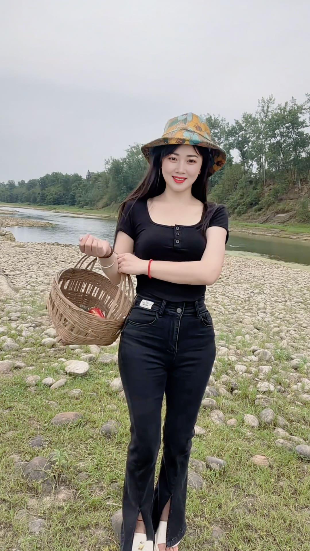 春天，万物复苏，大地焕发出勃勃生机，仿佛整个世界都在这一刻重新苏醒，充满了希望与