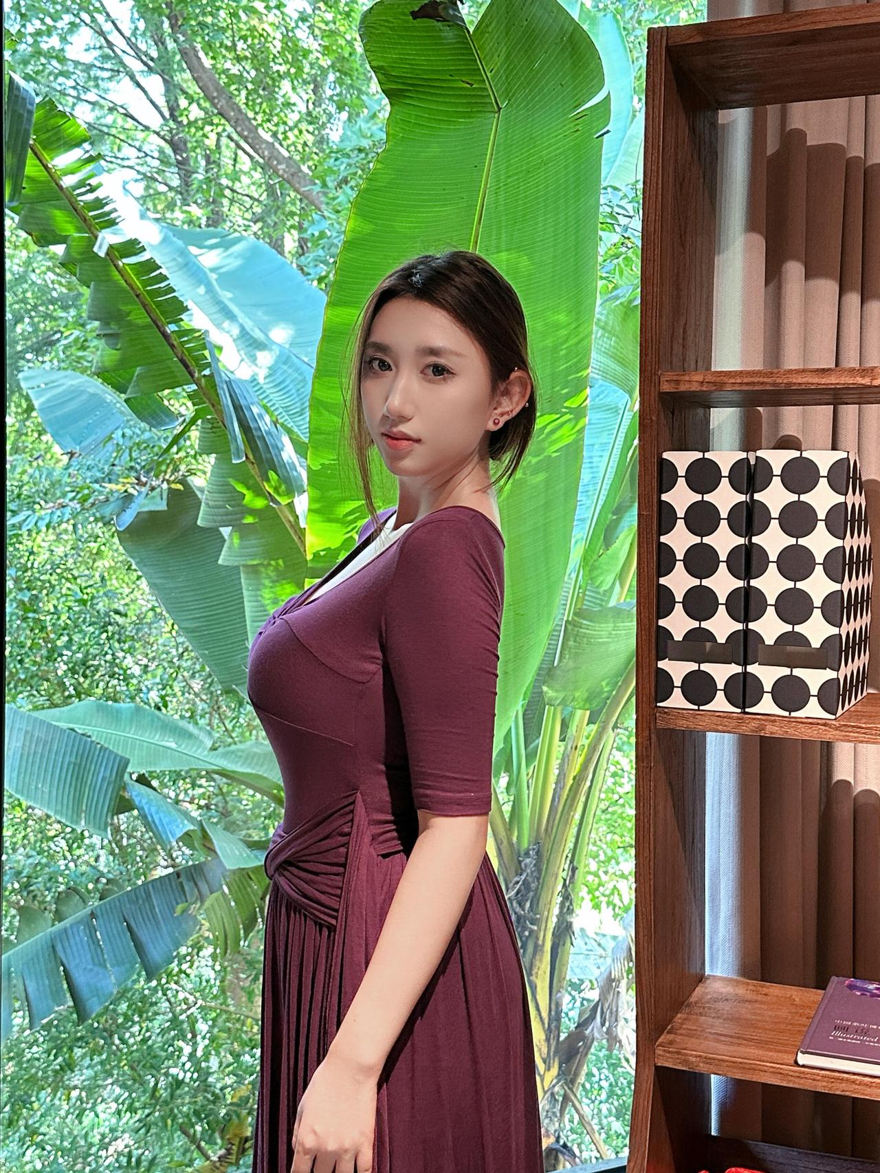 偷得浮生半日闲。在这间藏于城市角落的木系小馆里，让时间慢成一帧帧静景。紫