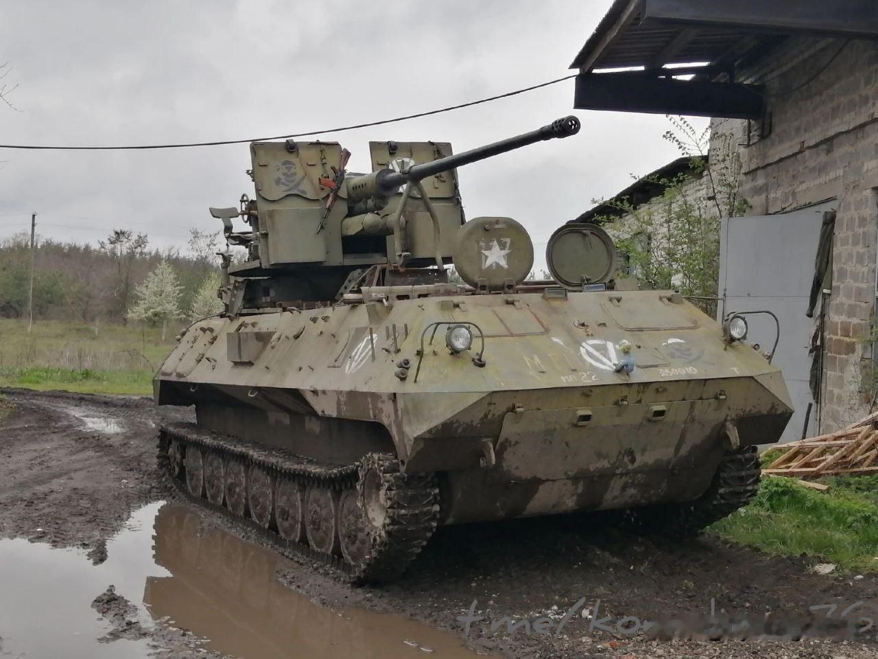 一辆缴获的“维德玛”自行高炮车，由俄军士兵安装了一门57毫米S-60型自动高射炮