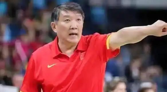 中国女篮已经踏上归国旅程，预计两天后出征亚运会，12人参赛名单略有调整，宫鲁鸣此