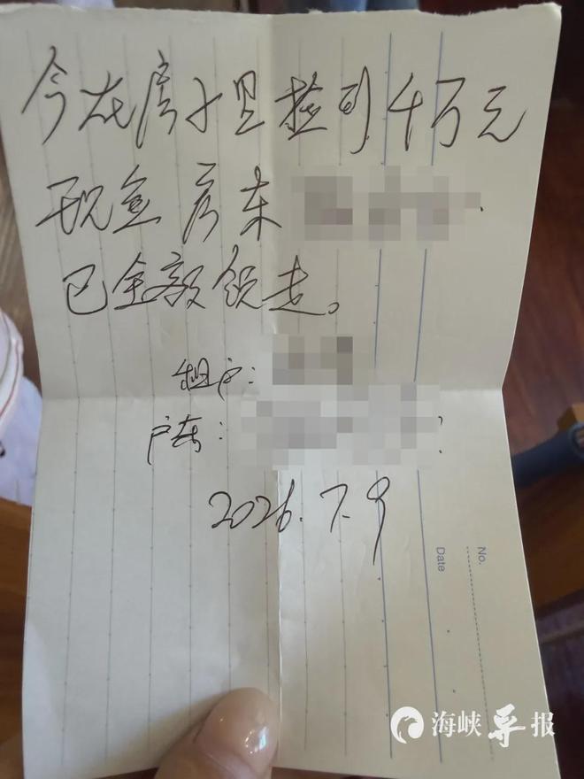 “格局拉满！”福建厦门，一女子租房第一天，其两个女儿打扫卫生时候在主卧柜顶扯下一