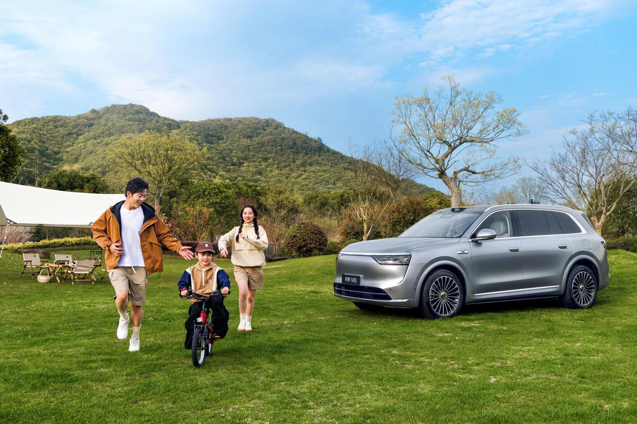 多孩家庭的全能伙伴，问界M8精准适配高端家庭需求对于30-49岁的多孩家庭而言