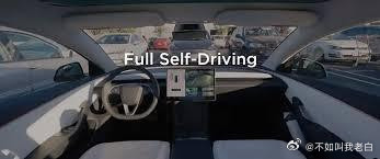 马斯克最近发了一条推文，大概是憋了很久的委屈终于说出来了。他说，特斯拉FSD每年