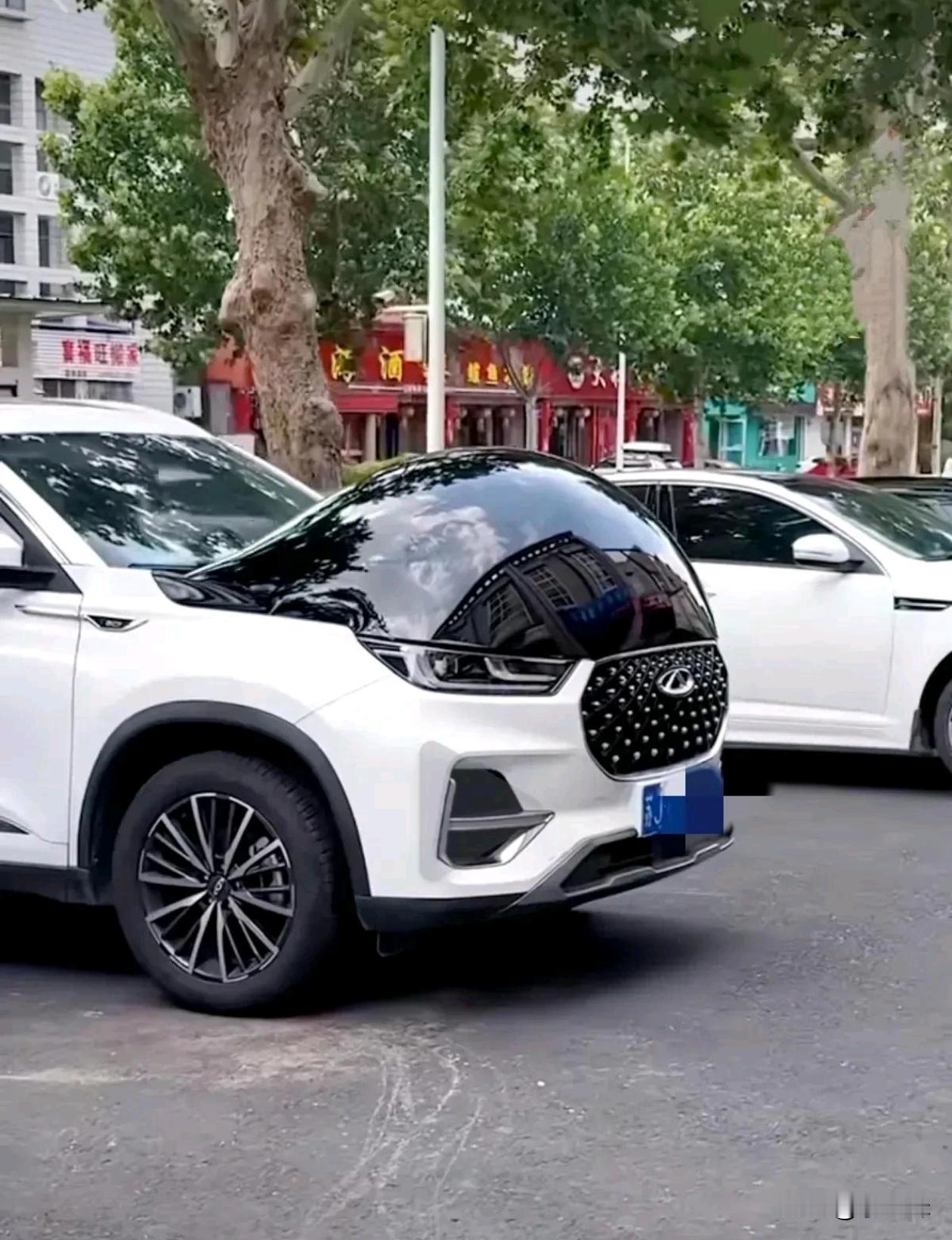 不得不说，估计车主以后再也不敢贴车膜了吧