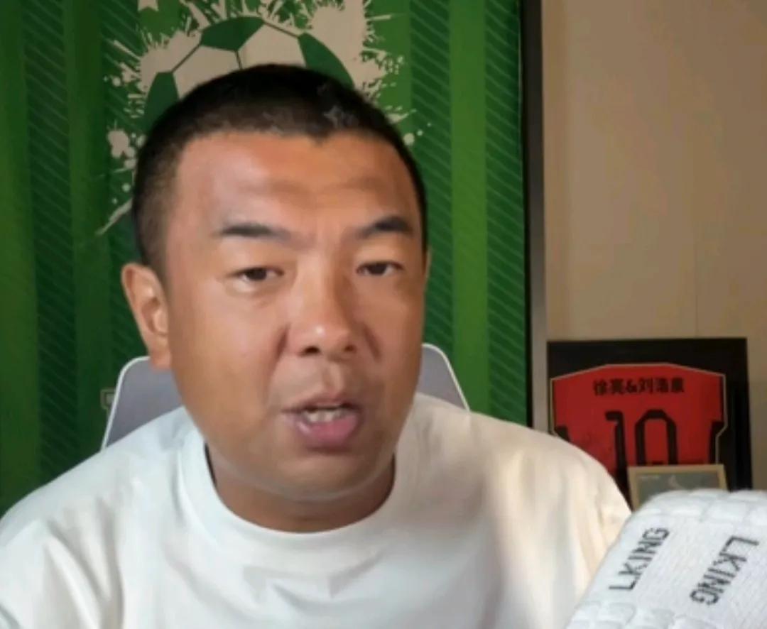 前国脚徐亮批评了北京国安外援达万，认为其能力水平比张稀哲差多了。在北京国安与浦