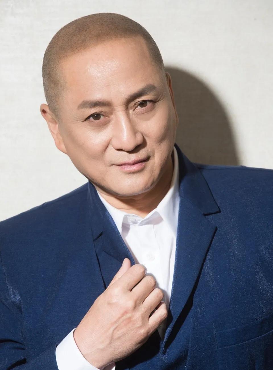 演员汤镇业这辈子真的值了！跟他交往的女人，真是一个比一个漂亮！汤振业的前女友