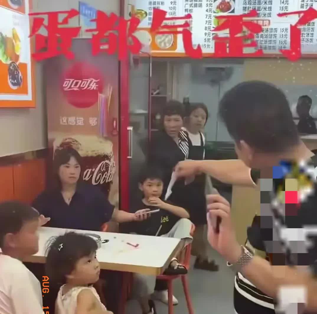 免费续面这个事后续出来了，女子报警了，说老板发视频没打码侵犯了她的肖像权，老板说