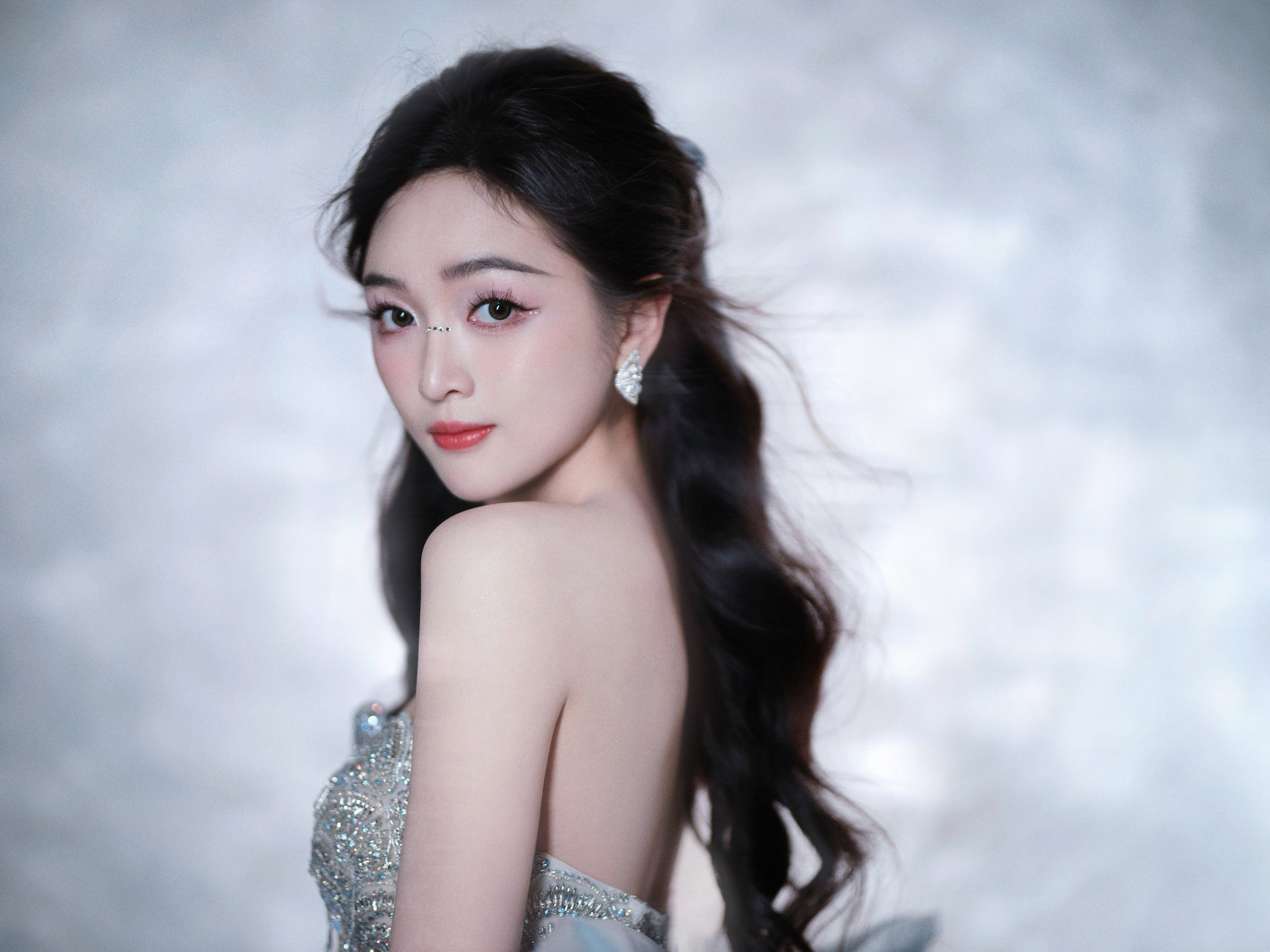 吴宣仪，视觉盛宴，明媚动人。