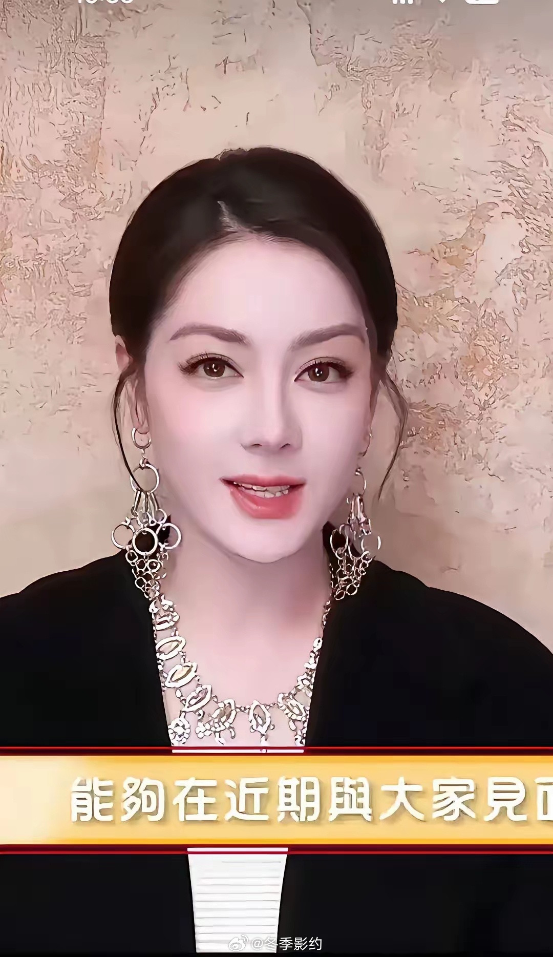 许久不见迪丽热巴了，最近出现给新剧做宣传，已经不是美不美的问题了，而是热巴已经不