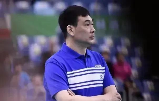【陈友泉出走，不行宝泉上吧】天津女排青年队，两届荒芜，无论水平，只看成绩。所以