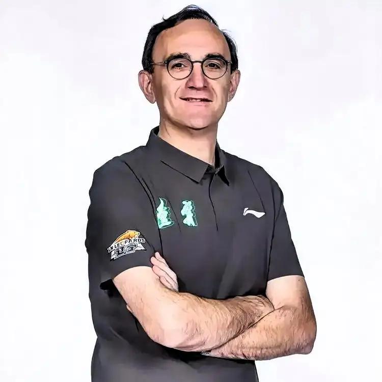 乌戈的核心战术在辽宁男篮的哪些比赛中效果良好？以下是乌戈执教辽宁期间，核心战