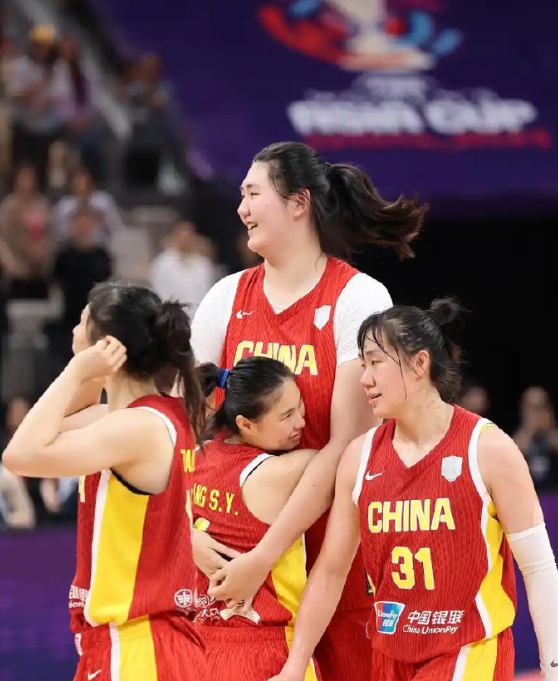 老将救主，李梦有望回归？宫鲁鸣发声，官宣决定，王思雨表态强势对阵捷克女篮的世预