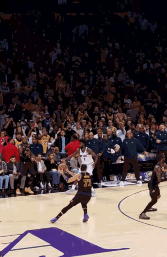 詹姆斯绝杀失败，湖人队1分惜败。最后这一球，东契奇甩锅给詹姆斯，明明自己有空位