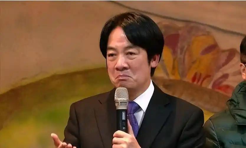 赖清德终于还是承认了！亲自到场授旗，送洪申翰前往上海参会，行动上已经接受中国台湾