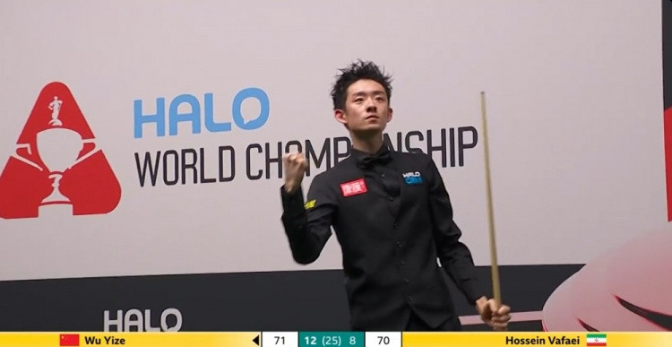 【吴宜泽晋级后对看台挥拳庆祝】吴宜泽晋级四强父亲满眼骄傲据直播吧报道：斯诺克世锦