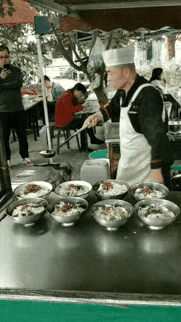 这是做饭啊还是表演杂技？