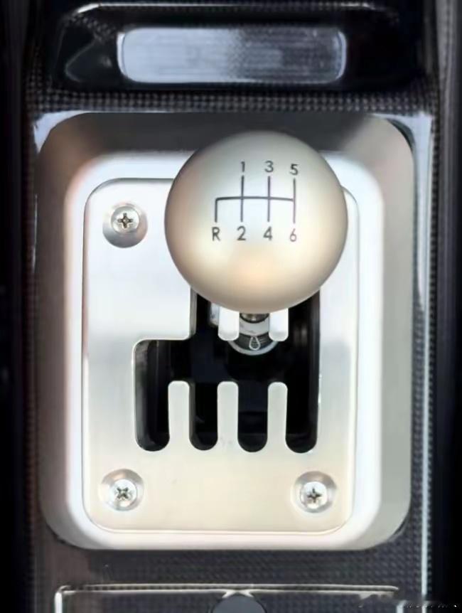 买手动挡的都是穷惯了——二手车贩子这话真敢说！有多少人连见都没见过！手动六速那换