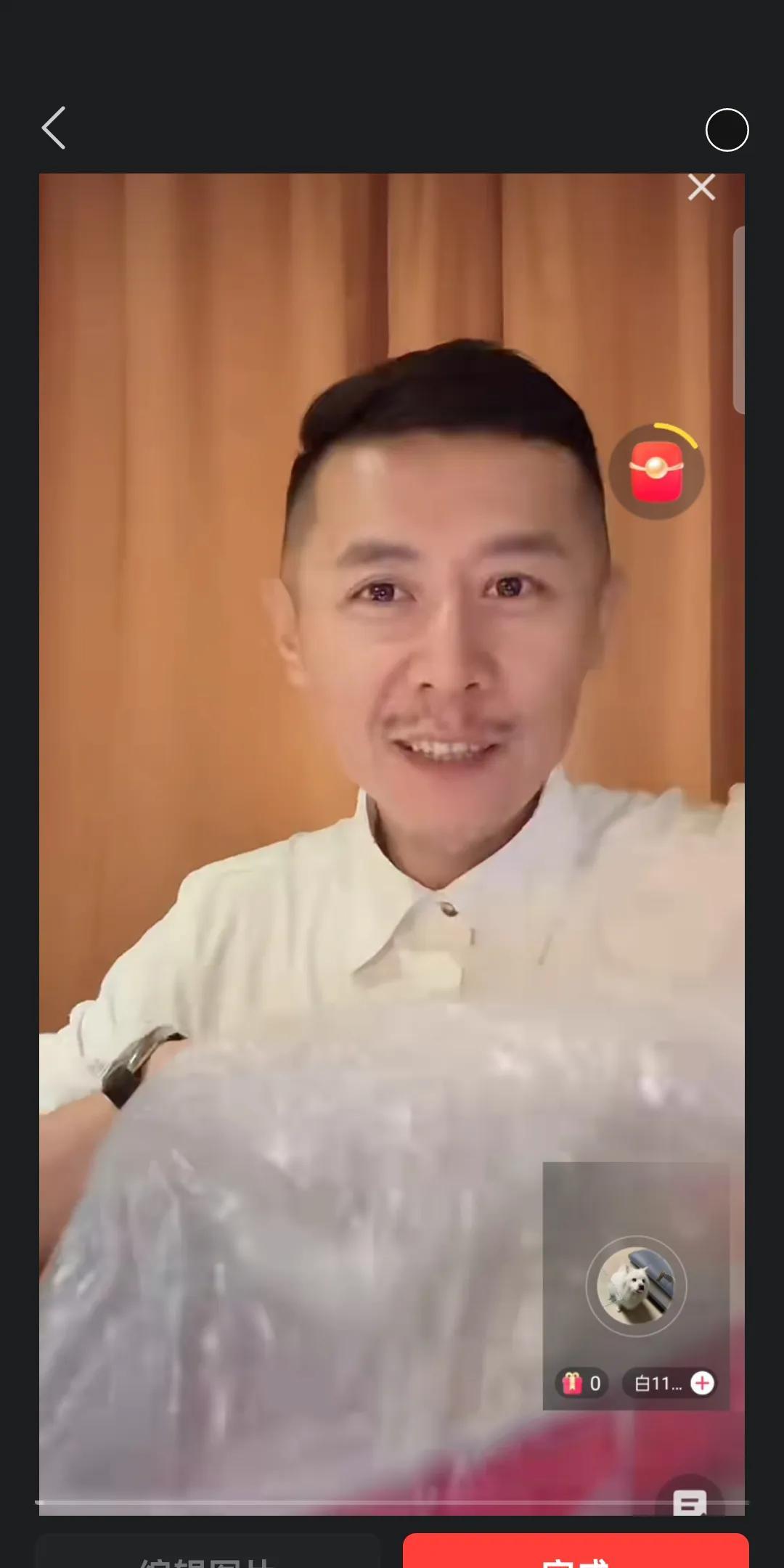 昨天大冰直播间来了一个人，简直就是一个奇葩。首先他说他是一个理想主义者，他说的理
