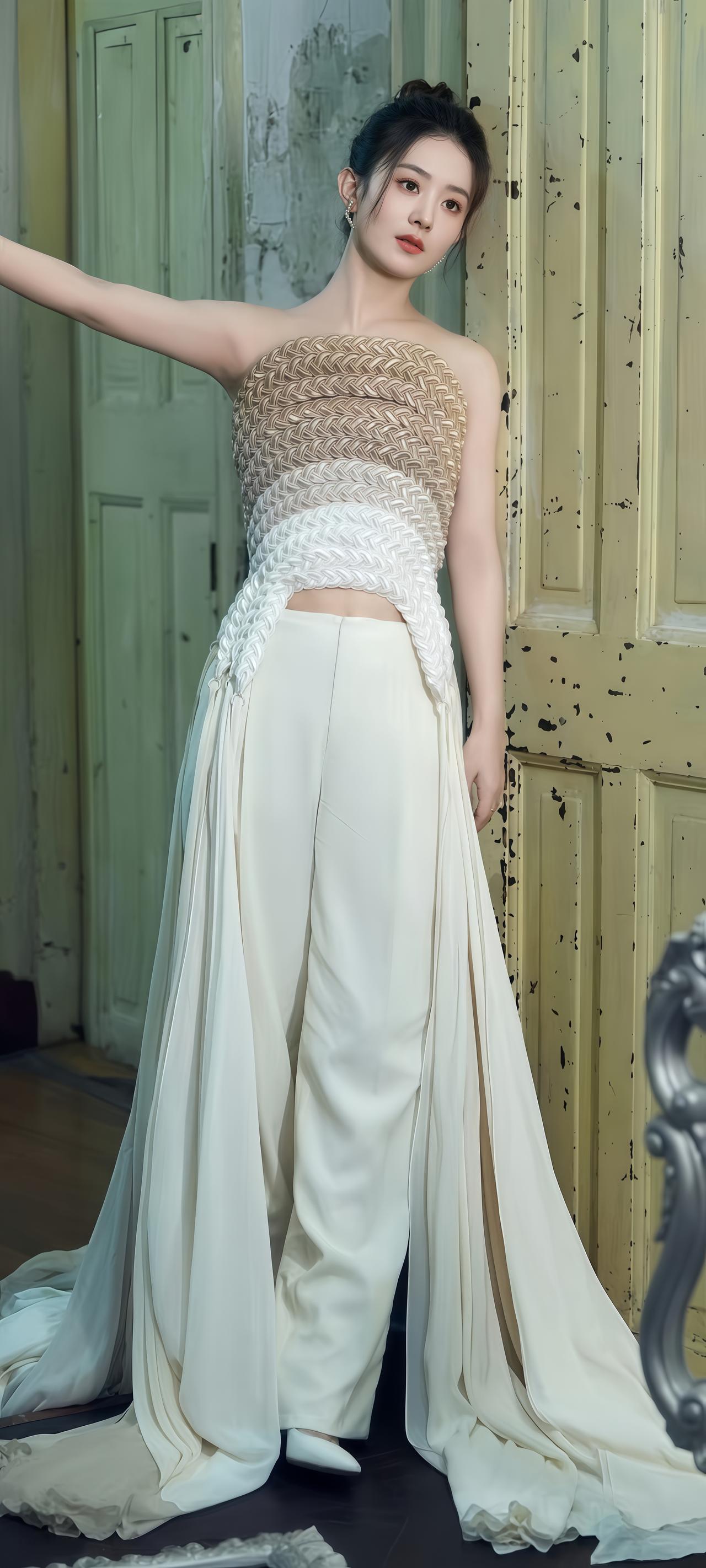 赵丽颖这组图直接美到心巴！金白渐变编织抹胸+垂感阔腿裤，松弛贵气的优雅感谁顶得住