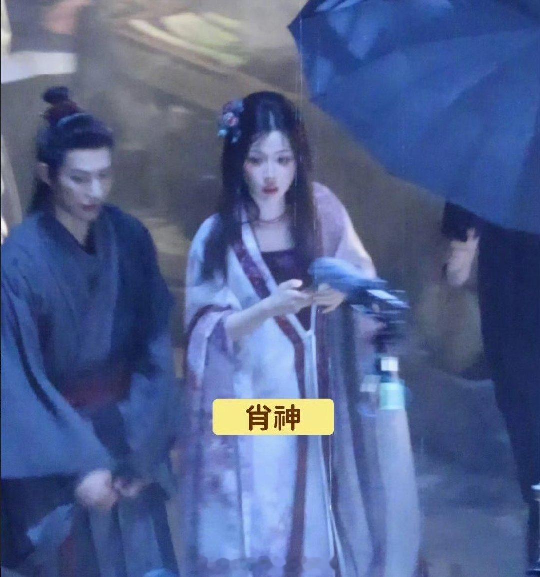虞书欣侯明昊新剧夜戏路透念相思夜戏天惹天惹。就是说虞书欣和侯明昊新剧《念相思》