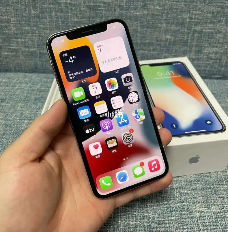 有粉丝问我，同样是直屏手机，安卓手机也是金属中框，手感为什么没有iPhone好呢