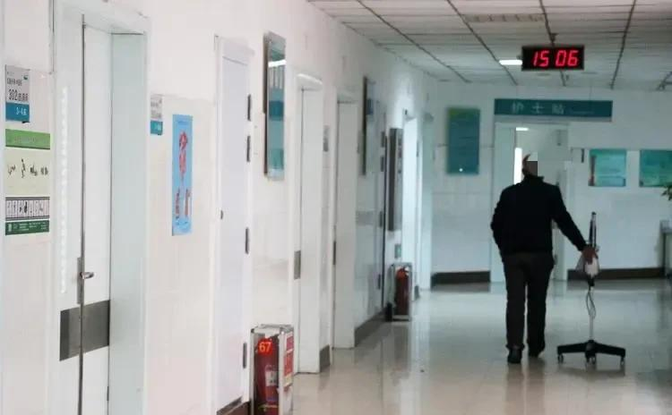 谁死谁有理？2023年，重庆一72岁老人生病独自入院，因子女不来看望，入院第3天
