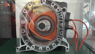 转子发动机的转子就是另一种形态的活塞，和往复活塞摇曲轴是一回事，转子自转一圈，曲