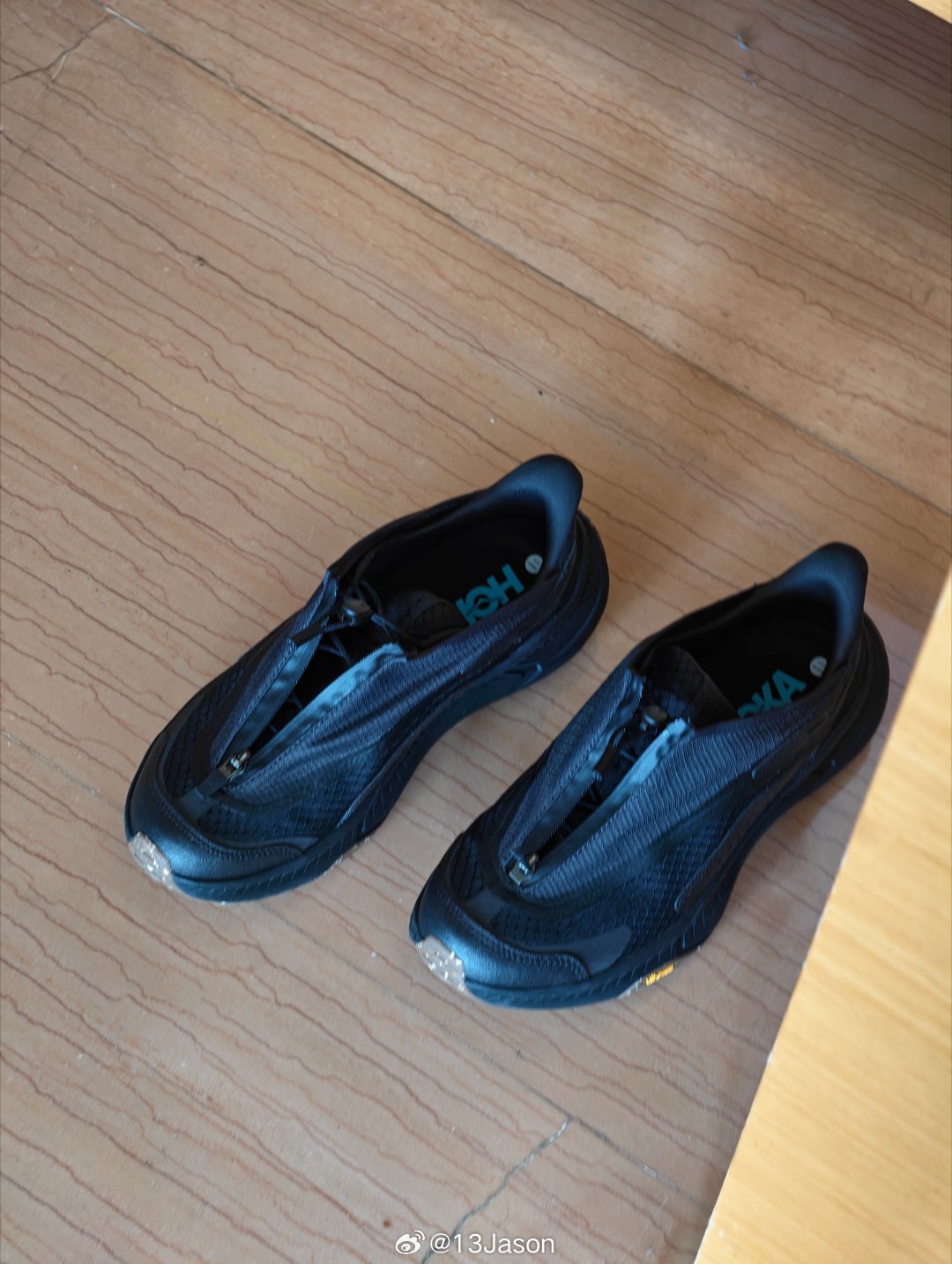 身边的朋友总是对HOKA好评如潮，所以我也一直都想试一试HOKA的鞋子。