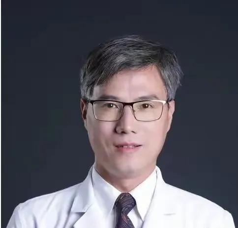 罗凤鸣，1970年8月出生，四川大邑人，四川大学华西医院院长，医学博士，中共党员