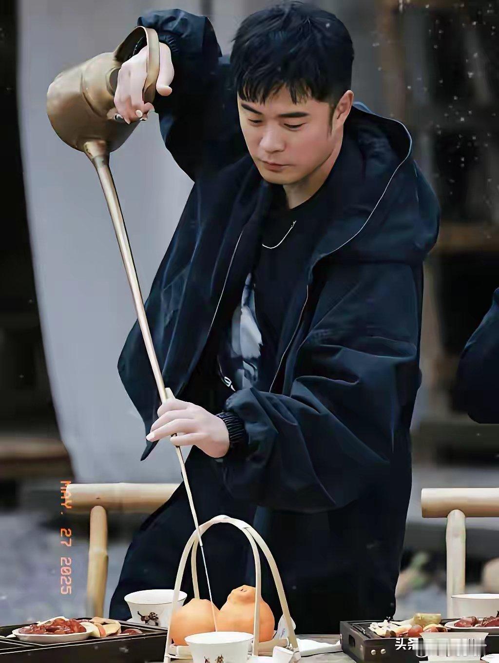 大家都在说：全网最聪明就是陈赫了！陈赫2015年创立贤合庄，巅峰时期门店超800