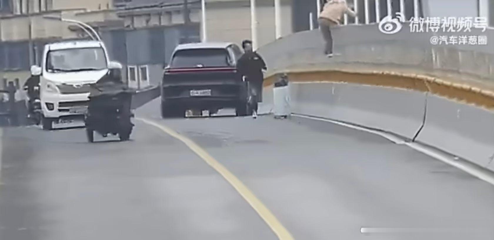 车友给力，想哥局气李想请救人车主吃饭了海盐救人车主吃上李想请的饭