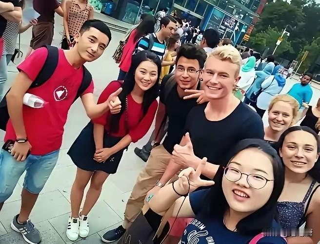 以前女留学生谈丁克，觉得她思想前卫，追崇自由。现在女留学生谈丁克，你会反问道，你