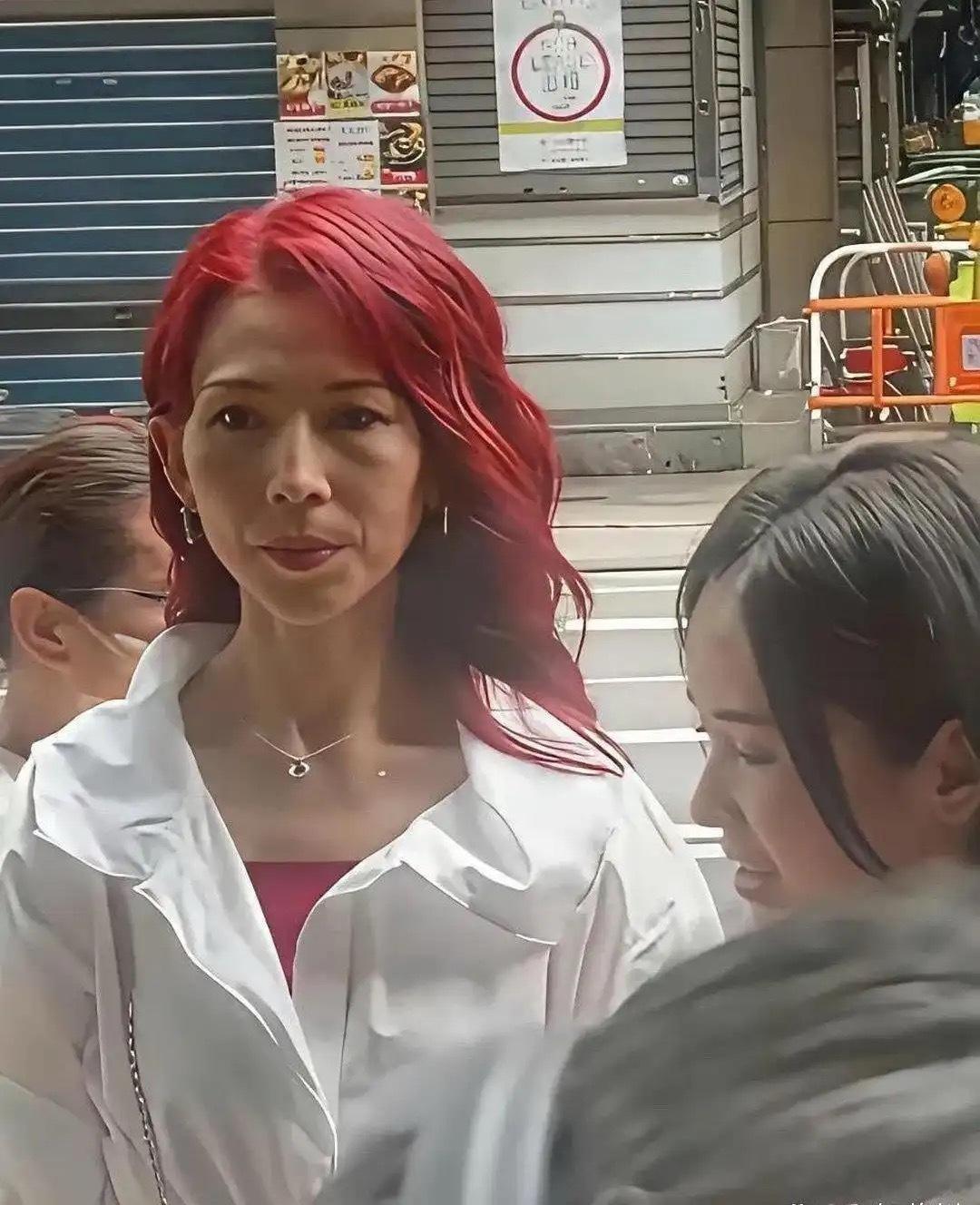 差点没认出来是蔡少芬，给我整懵了~ ​