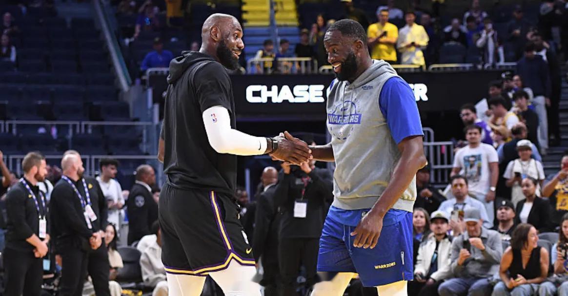 据ESPN记者ShamsCharania报道，勒布朗-詹姆斯与德雷蒙德-格林正