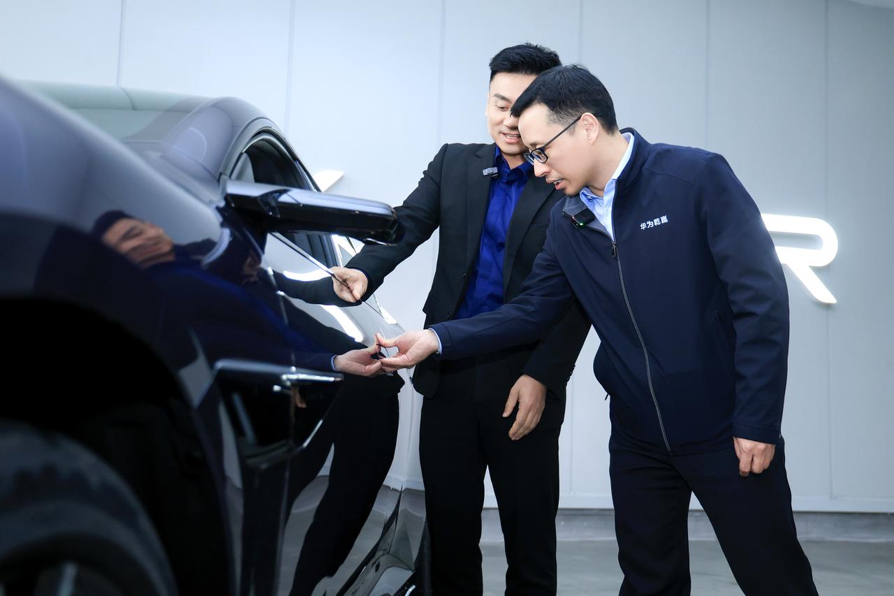 新款阿维塔12，是华为乾崑与阿维塔双方战略合作升级2.0后的首款车型，将搭载华为