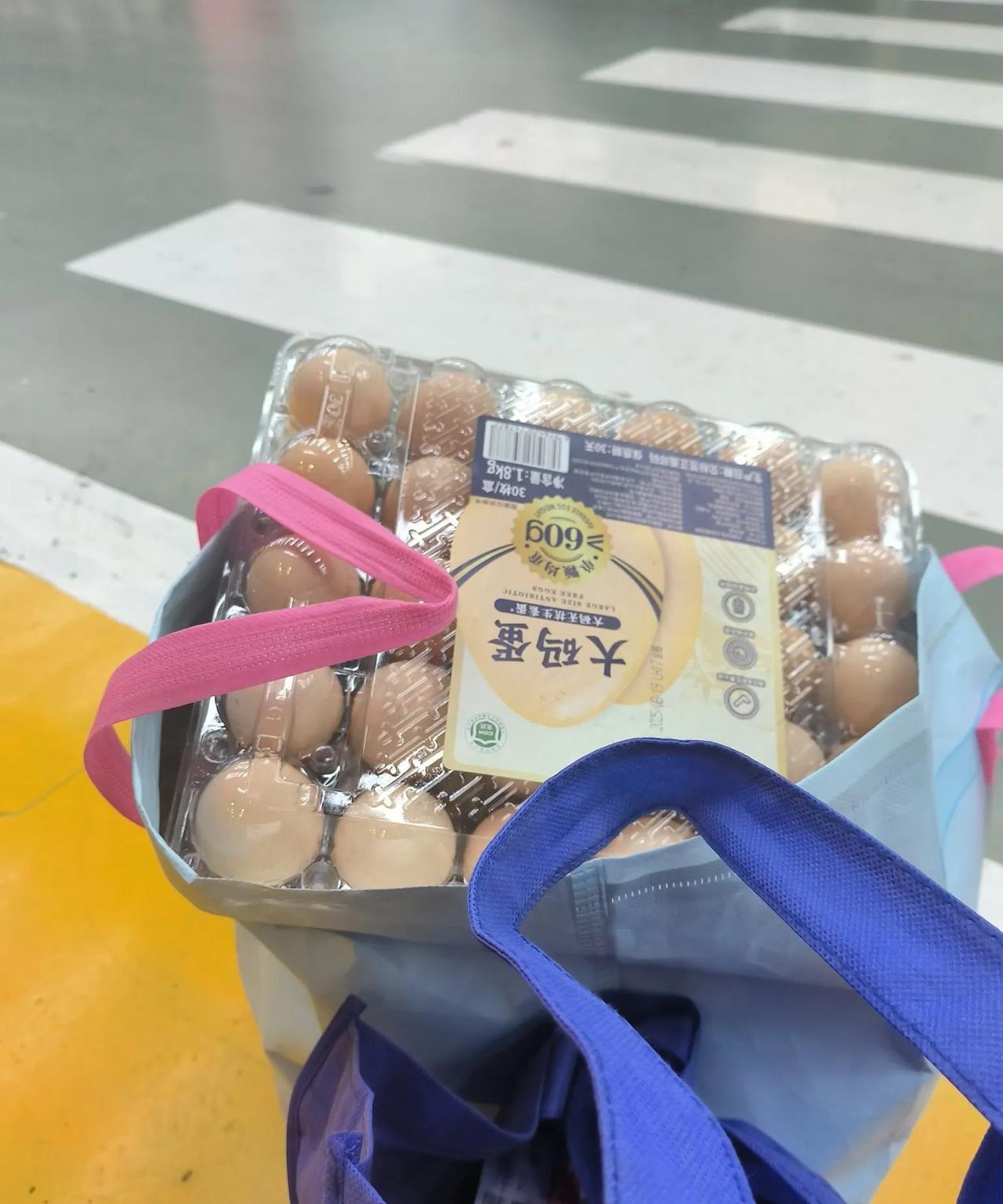 永辉超市不是向胖东来学习过了吗？怎么晚上八点半还不到，通往地下停车场的电梯就停了