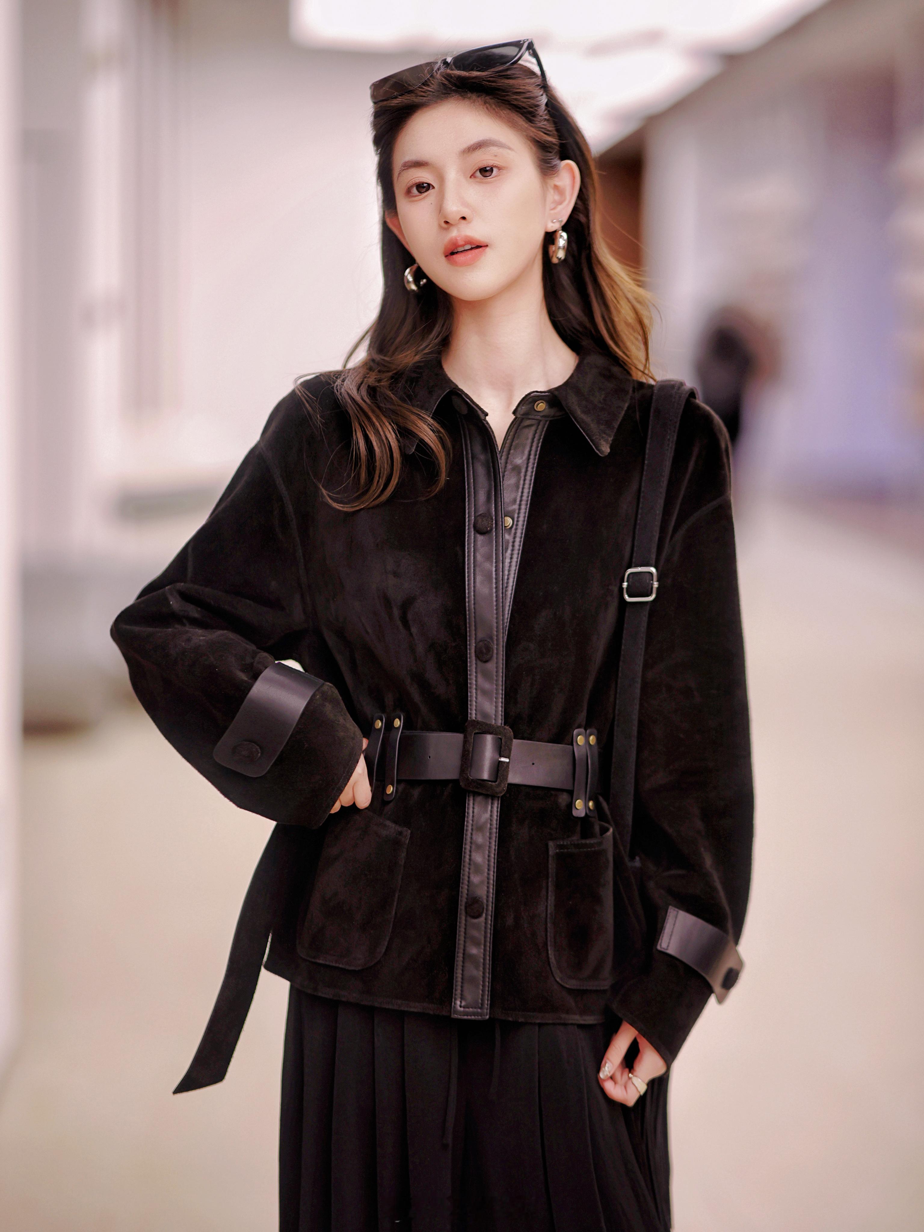 酷姐归来！进口牛皮表面做了打磨工艺有微微绒毛手感贼韧软舒服！利落版型+腰带