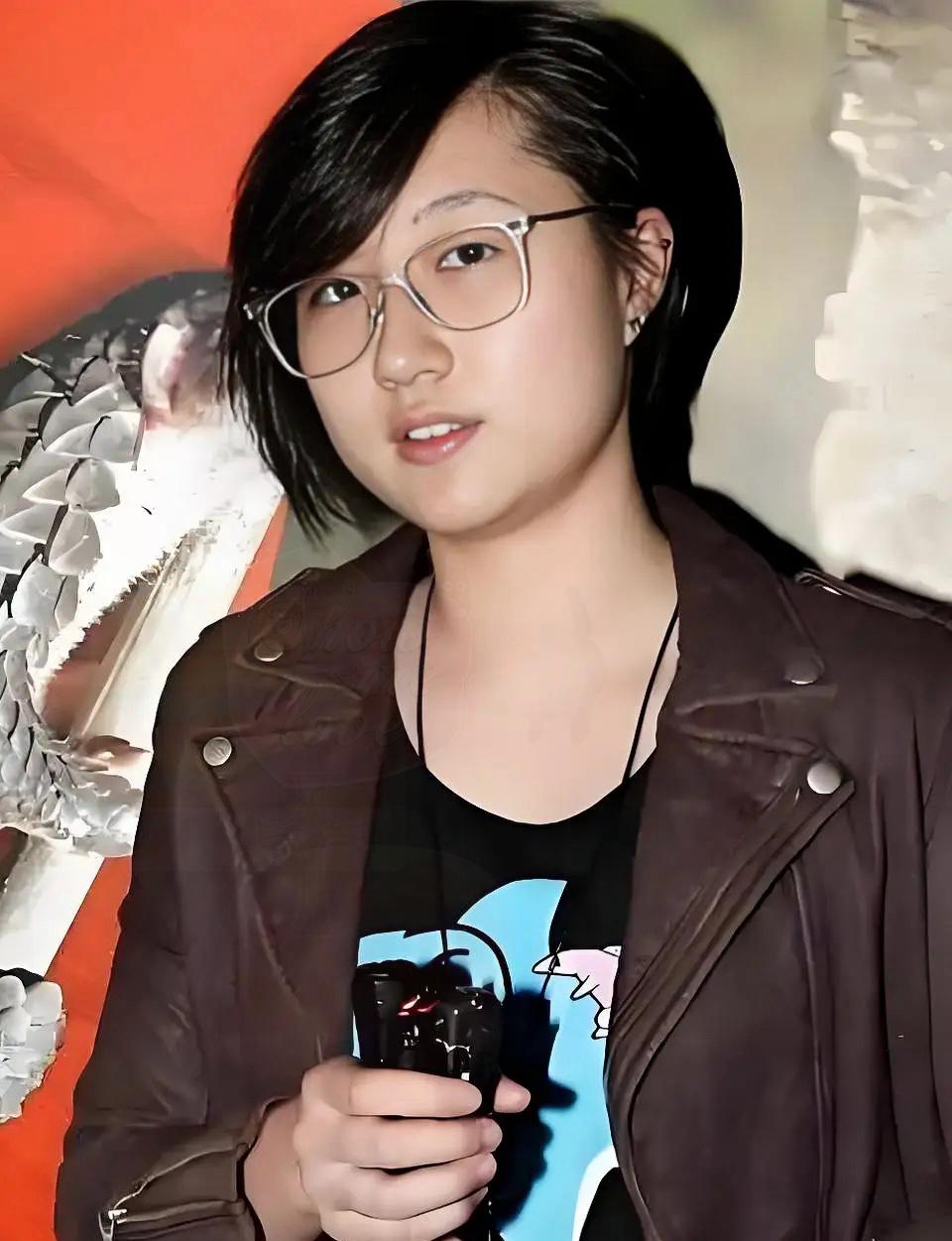 吴卓林的直播间这么火，不是因为她有成龙这个父亲，也不是因为她卖的东西有多独特