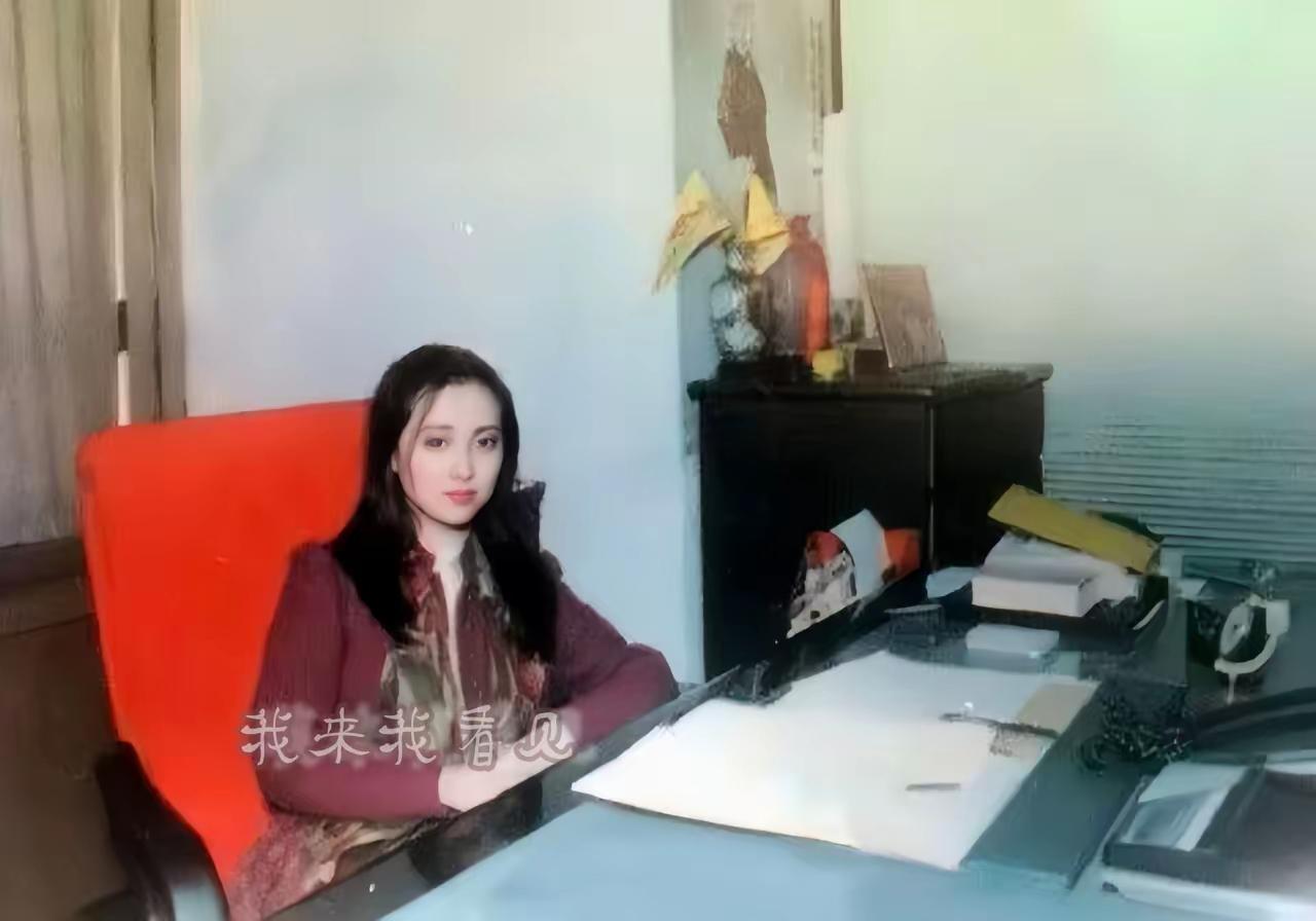 在商界中能和陈晓旭这种级别的美女做生意估计很多商界大佬也都心甘情愿吧。沉浸在工