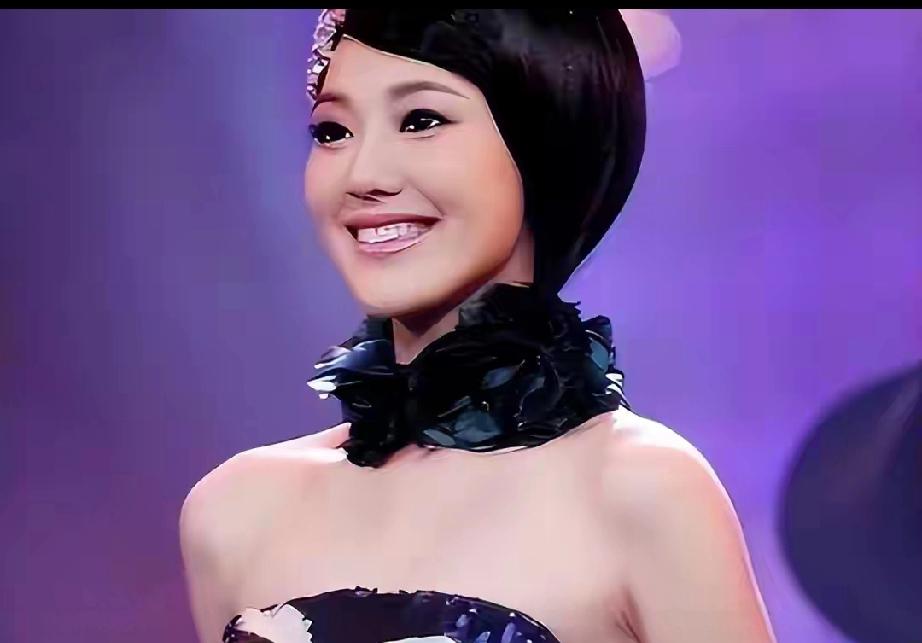 绯闻缠身的央视主持人王冠，如今现状让人感慨网传被央视开除、