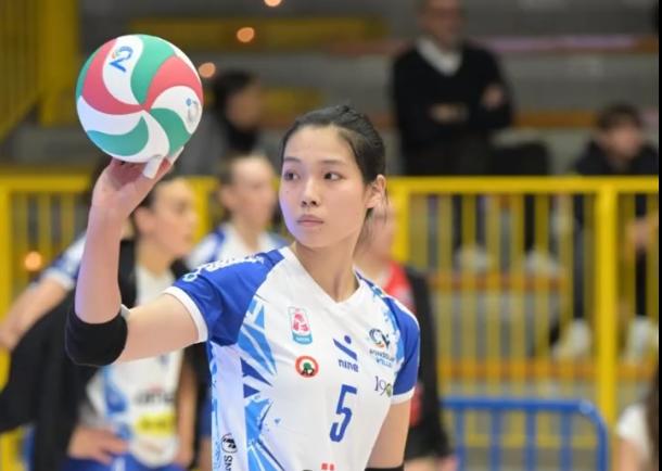 庄宇珊这张照片拍得好漂亮！庄宇珊出生于2003年4月，已经22岁。不过这张照片