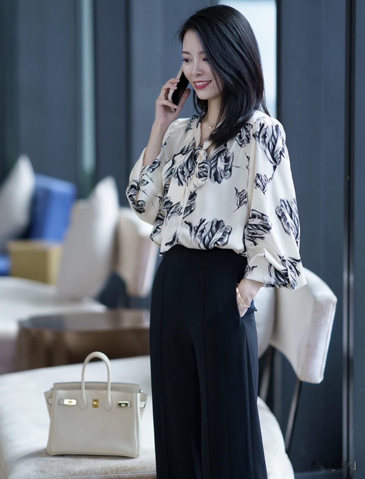 温柔细腻也是一大体现。能敏锐感知他人需求，还把握好边界。像记得朋友喜欢的花，在其