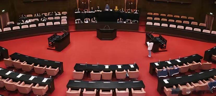 台岛立法院韩秃上任以来非常有意思。韩秃最怕民进党总召柯建民，只要老柯到立法院