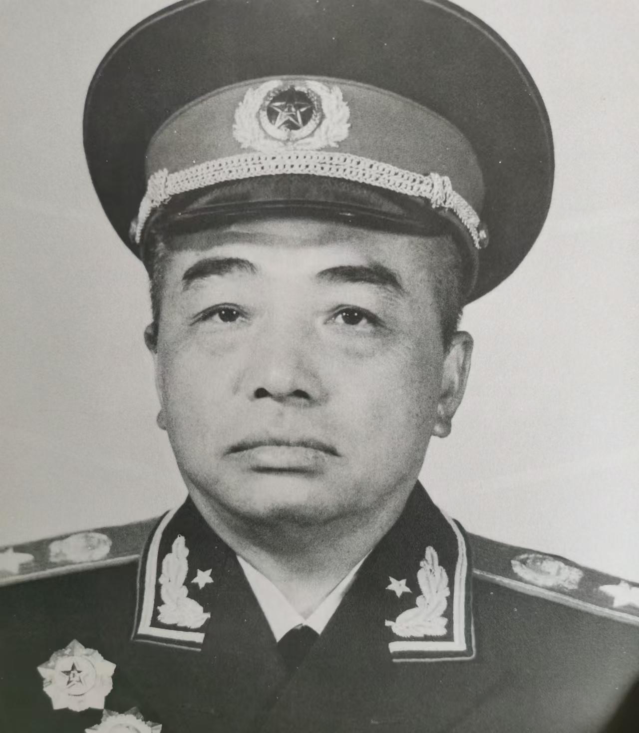 1959年庐山会议上，彭德怀元帅受到了不公正的批判。开国上将宋任穷也参加了会议，